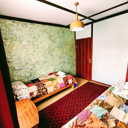 Laila Guest House Mestia Bagian luar foto