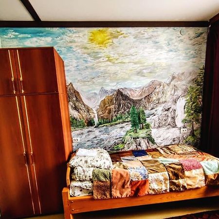Laila Guest House Mestia Bagian luar foto