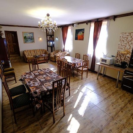 Laila Guest House Mestia Bagian luar foto
