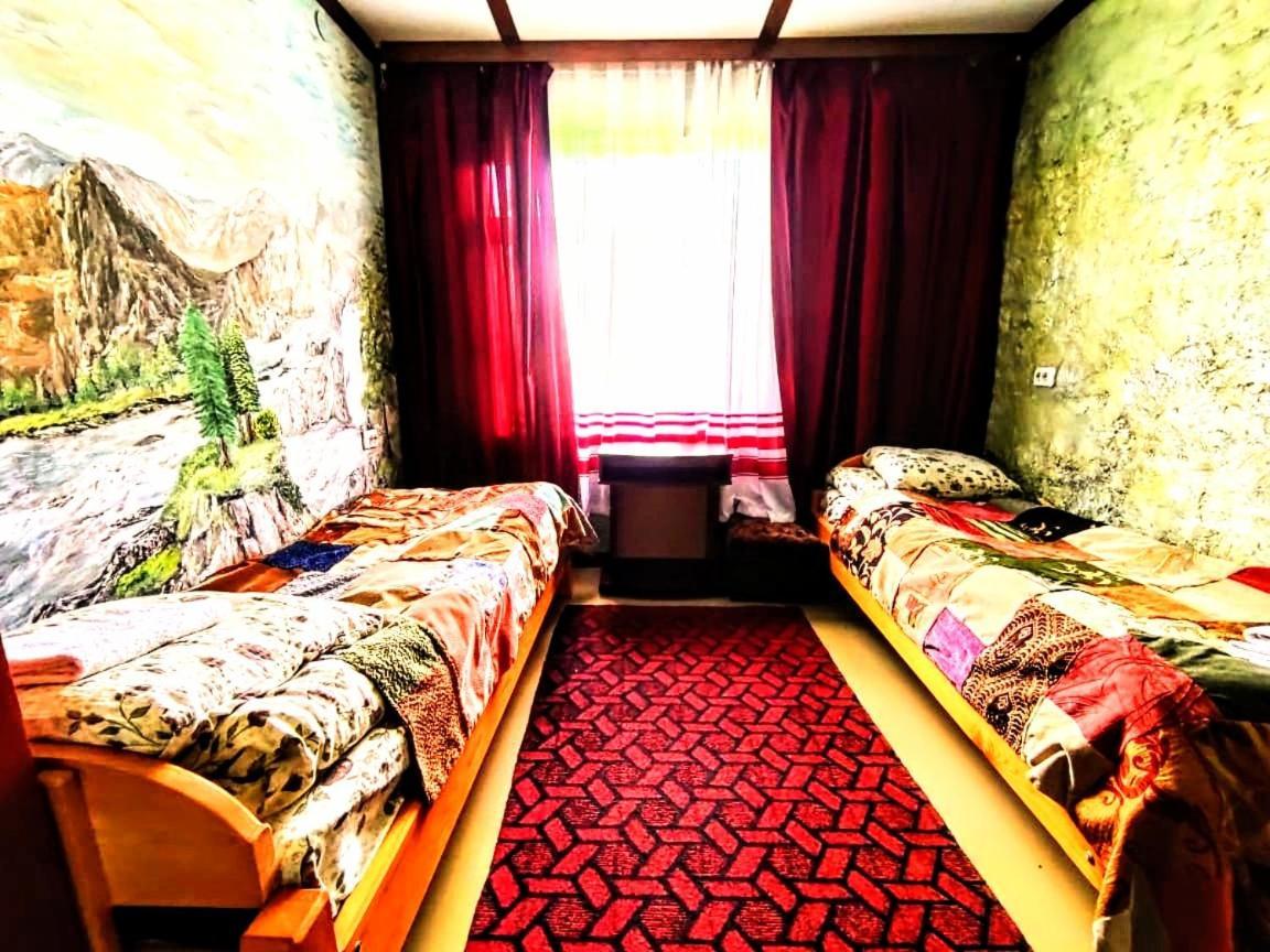 Laila Guest House Mestia Bagian luar foto