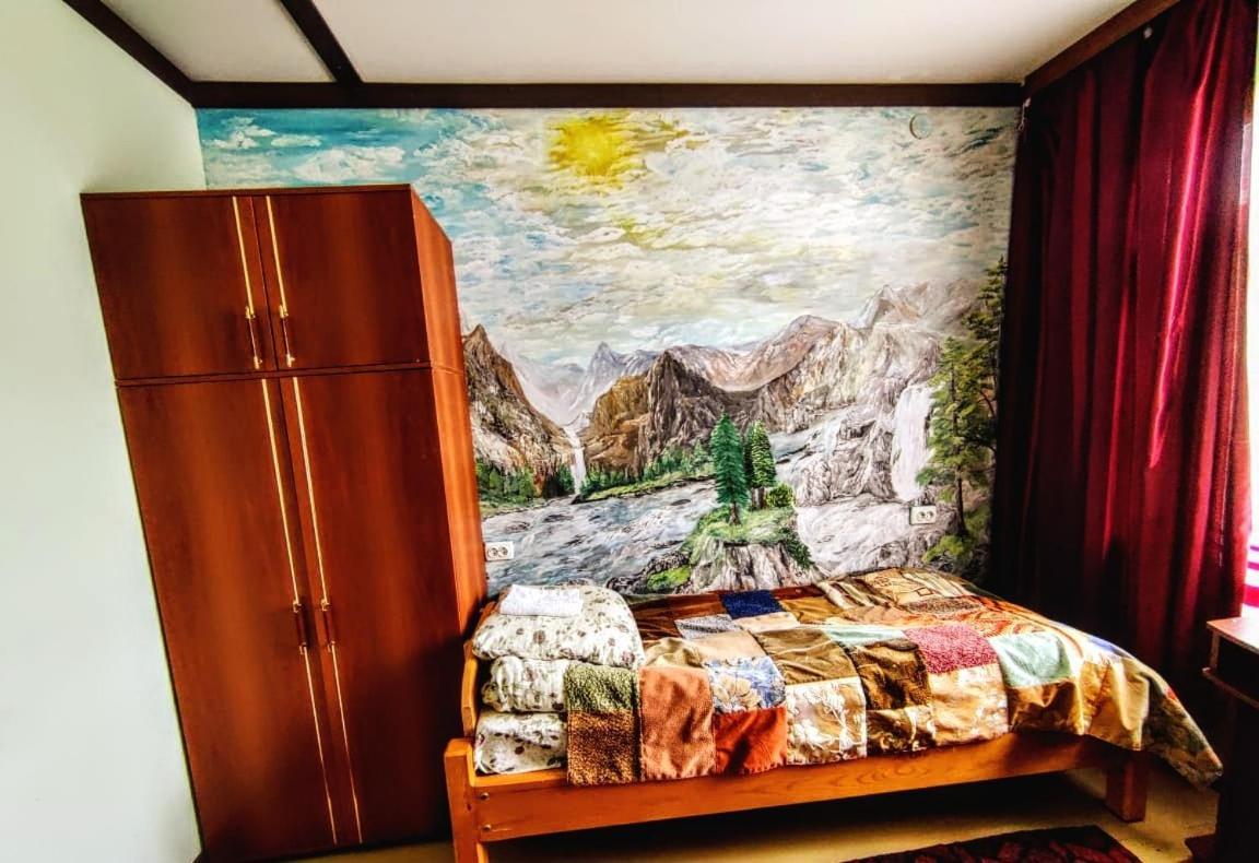 Laila Guest House Mestia Bagian luar foto
