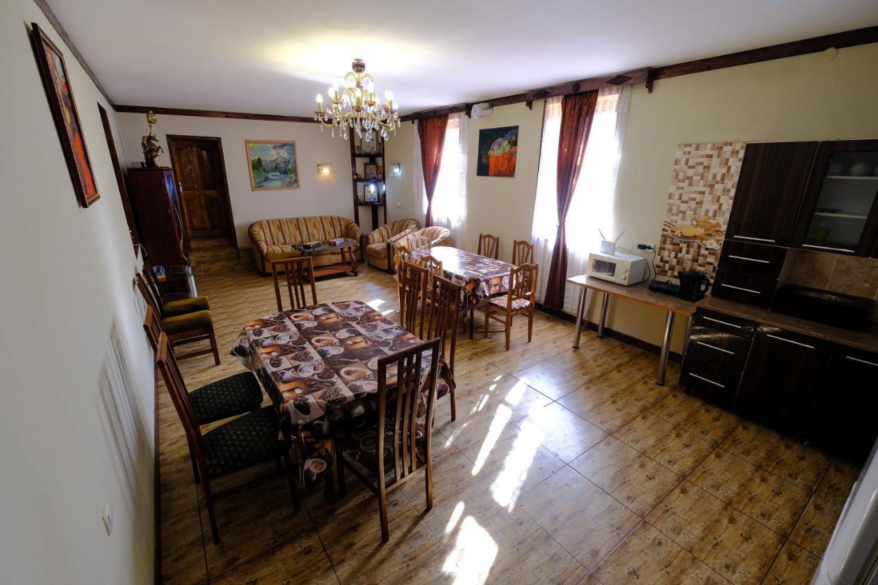Laila Guest House Mestia Bagian luar foto