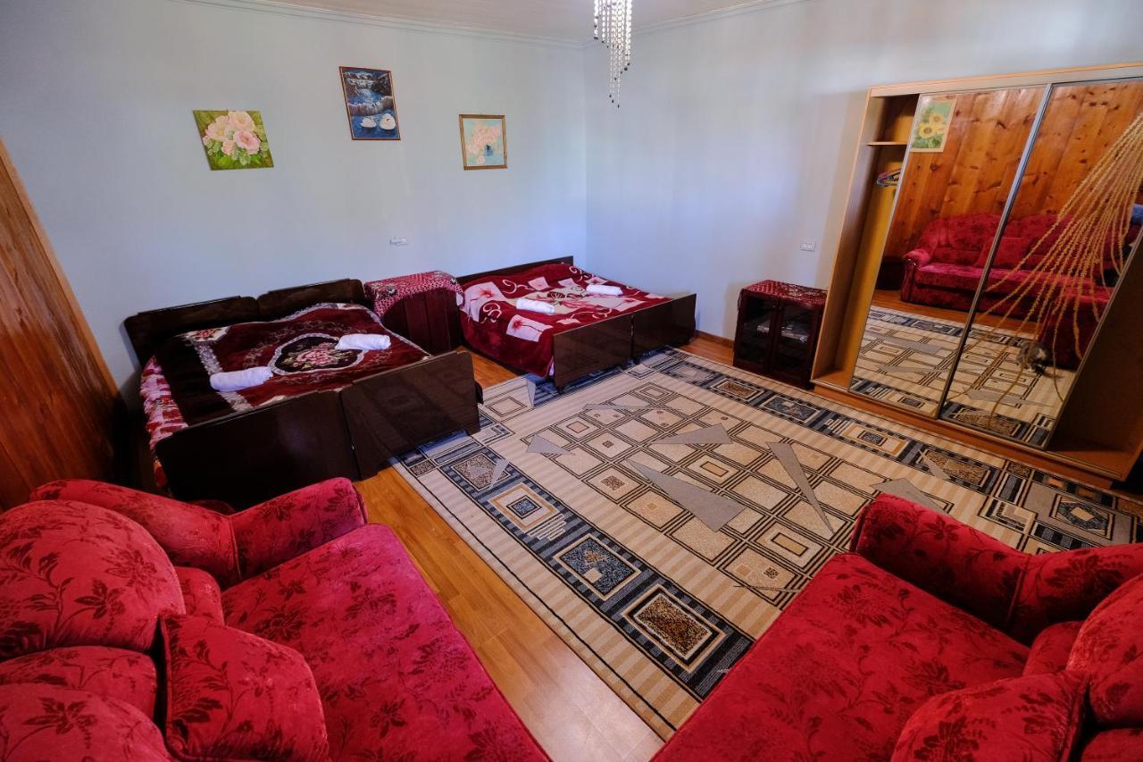 Laila Guest House Mestia Bagian luar foto