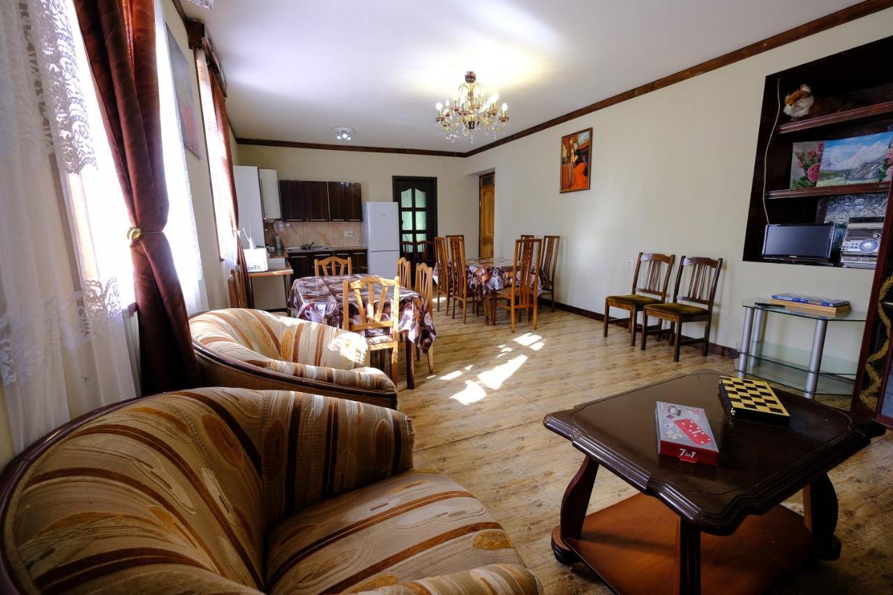 Laila Guest House Mestia Bagian luar foto