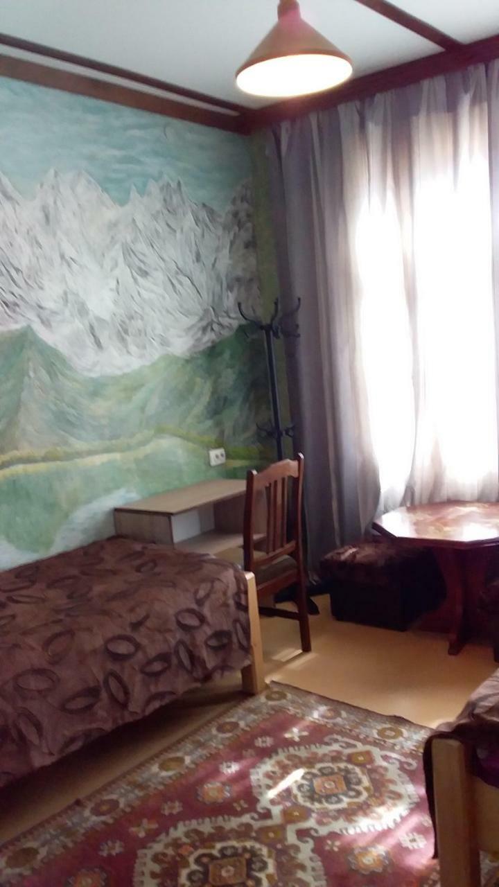 Laila Guest House Mestia Bagian luar foto